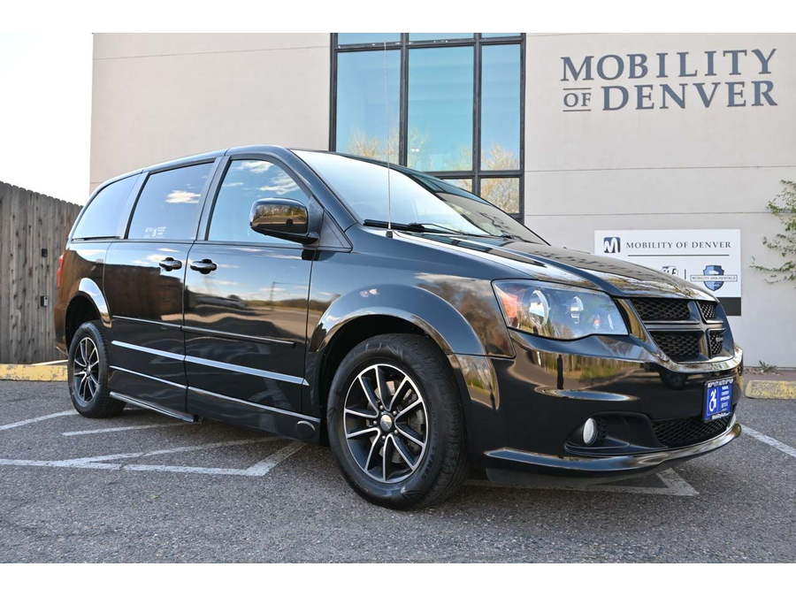 2015 Dodge Grand Caravan R/T photo 3