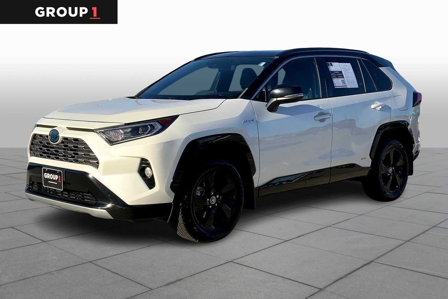 2020 Toyota RAV4 XSE's photo