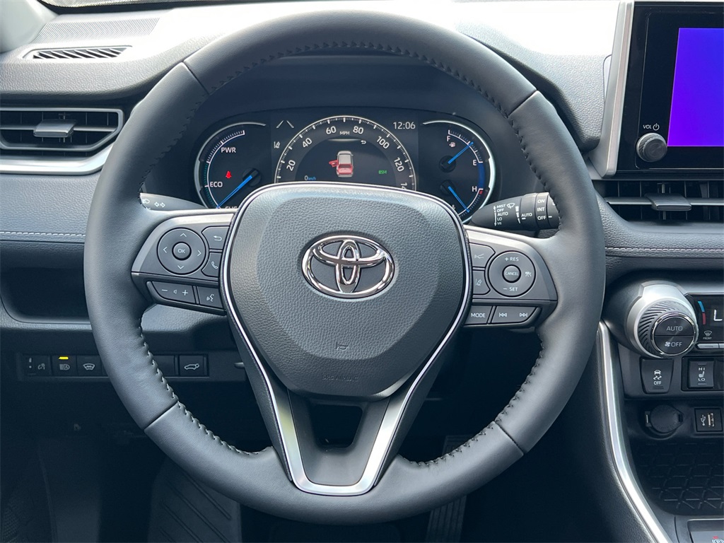 2025 Toyota RAV4 Hybrid XLE photo 24