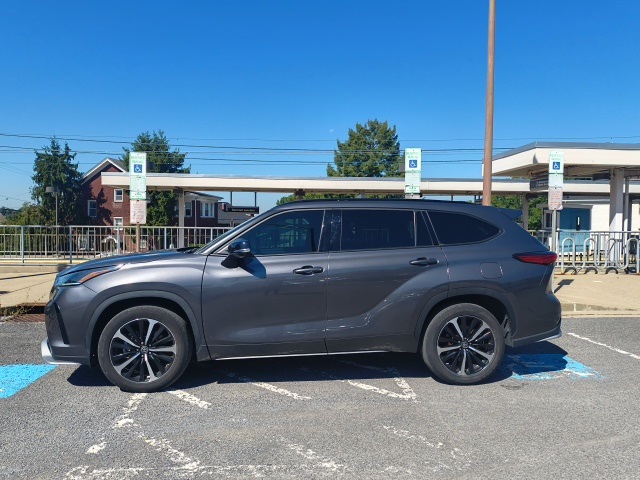 2022 Toyota Highlander XSE photo 2