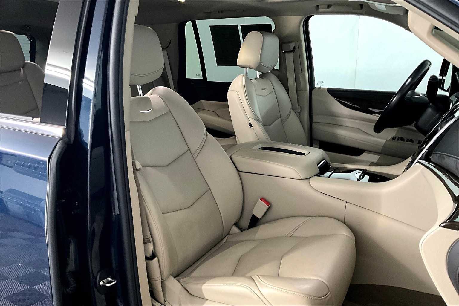 2018 Cadillac Escalade Luxury photo 7