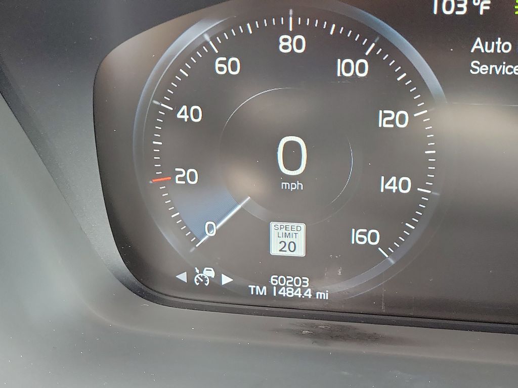 2021 Volvo XC90 T6 Momentum photo 14