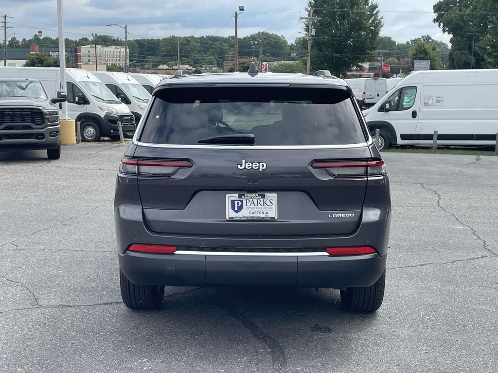 2025 Jeep Grand Cherokee Laredo X photo 3