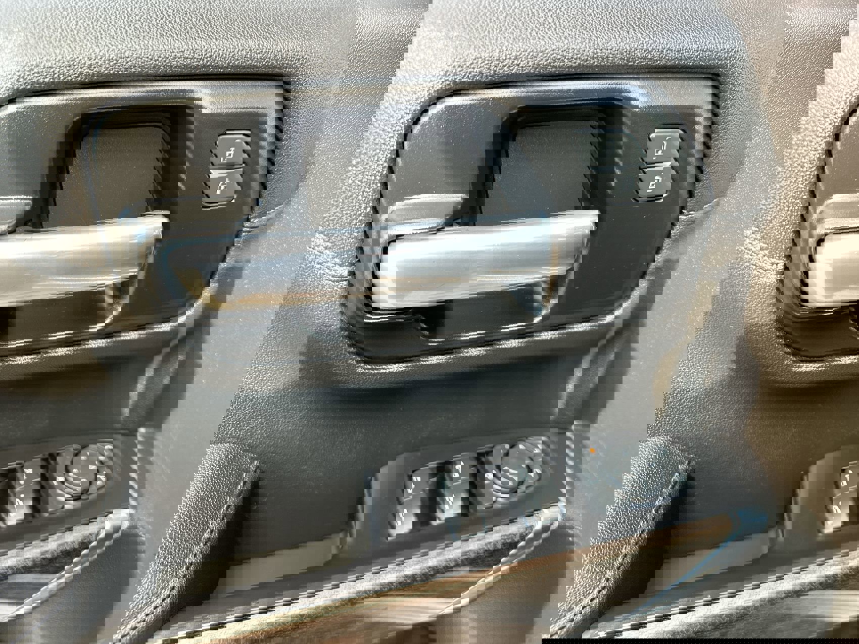2021 Chevrolet Silverado 1500 LT photo 12