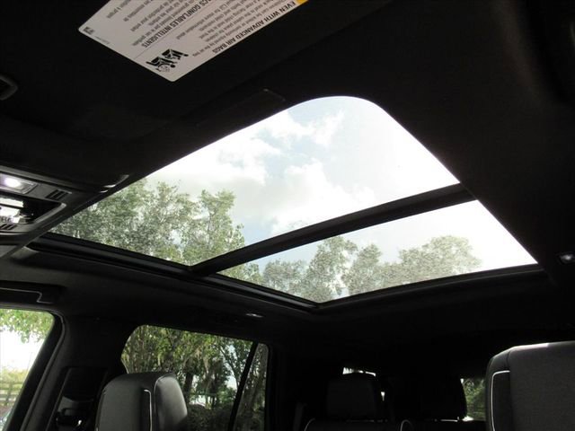 2026 Cadillac Escalade Luxury photo 23