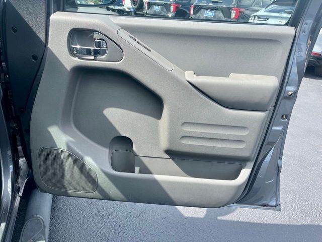2019 Nissan Frontier SV photo 11