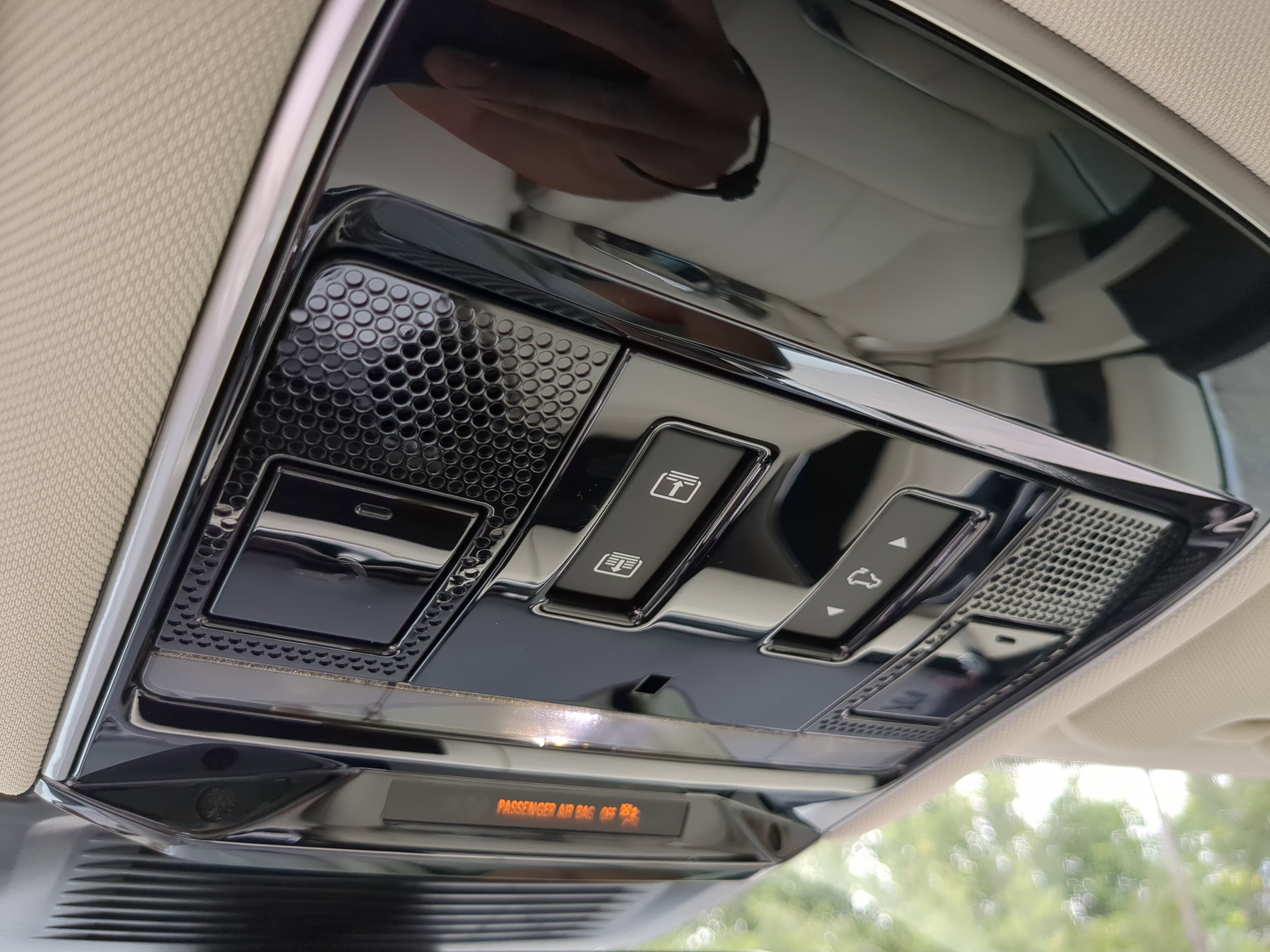 2025 Land Rover Range Rover SE photo 13