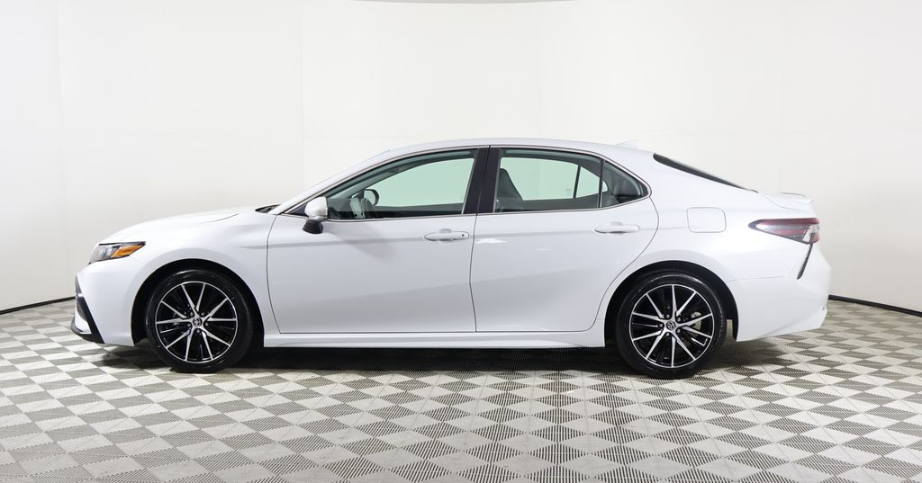 2023 Toyota Camry SE photo 3