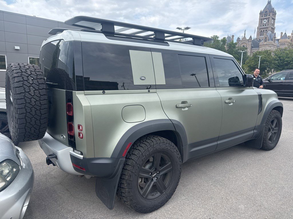 2020 Land Rover Defender 110 HSE photo 3