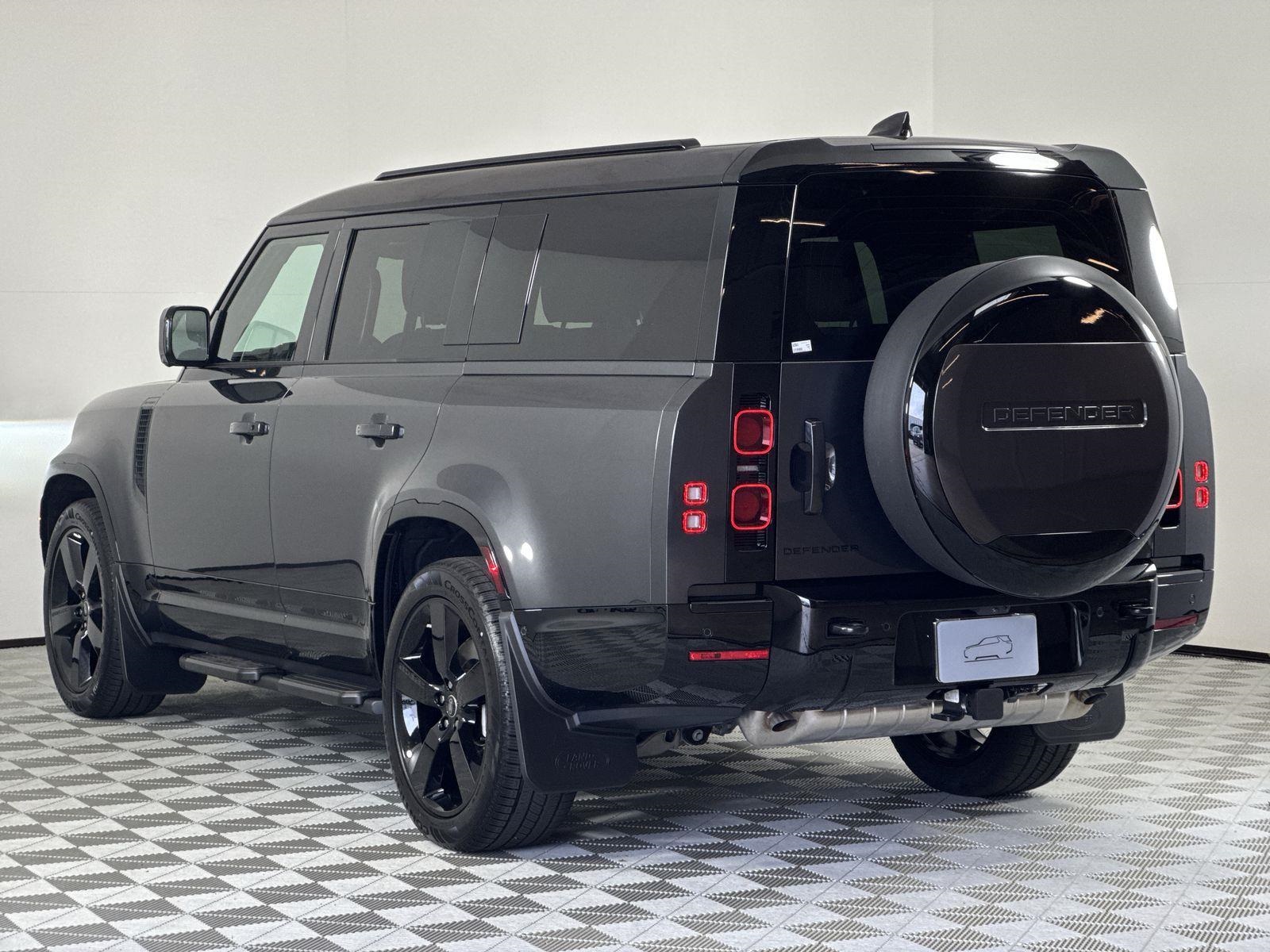 2025 Land Rover Defender 130 X-Dynamic SE photo 3
