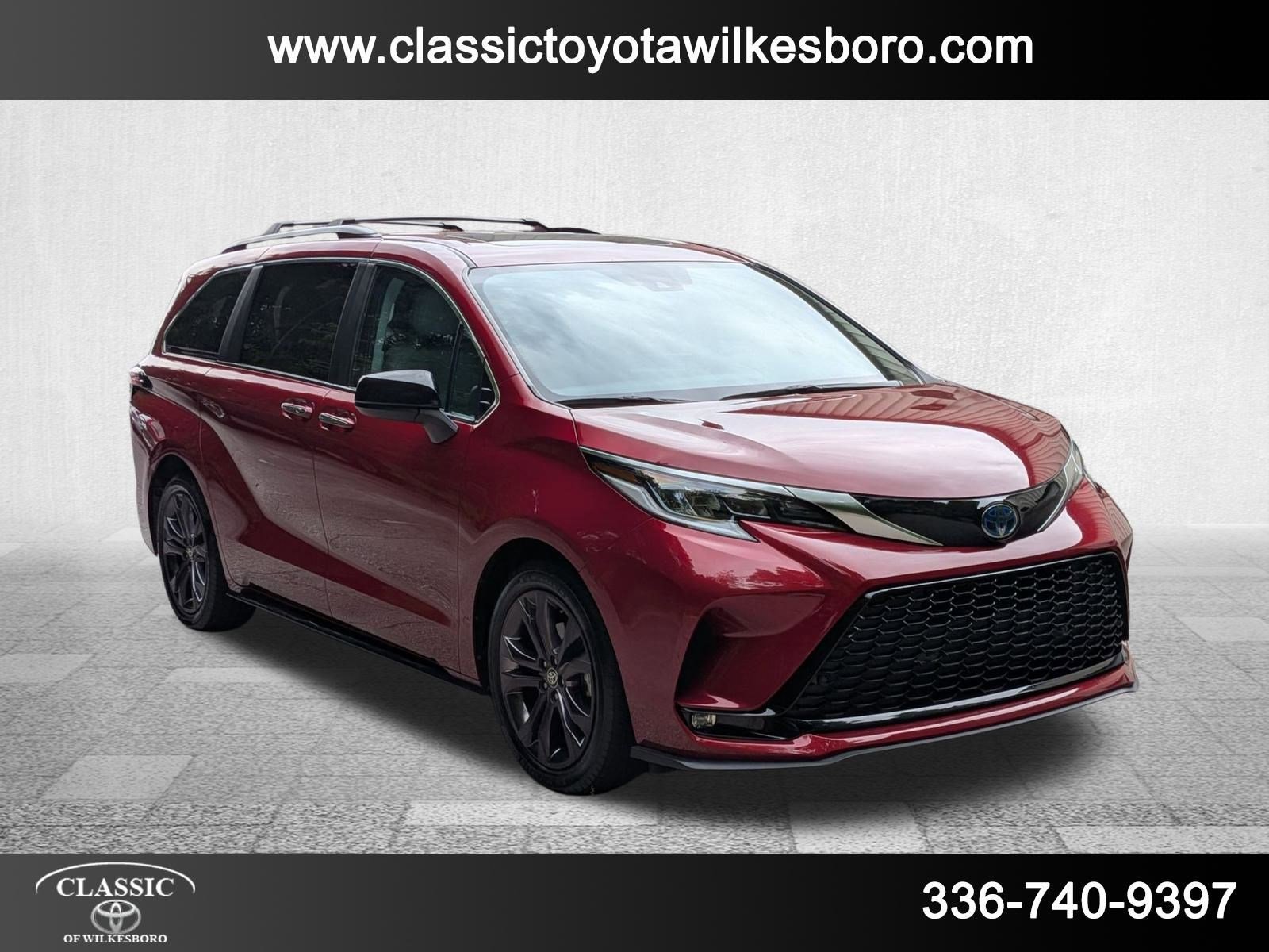 2022 Toyota Sienna XSE photo 3
