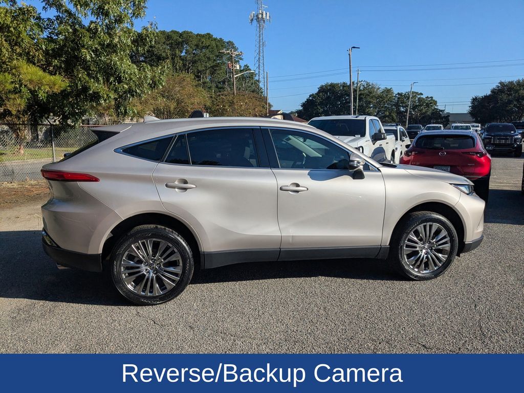 2023 Toyota Venza XLE photo 3