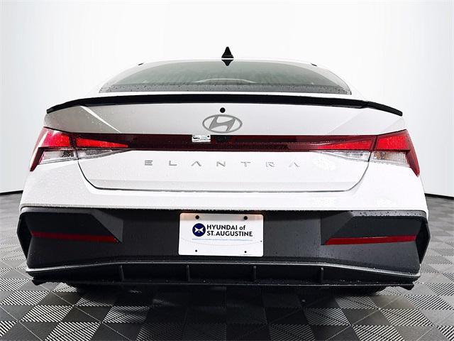 2025 Hyundai Elantra SEL Sport photo 4
