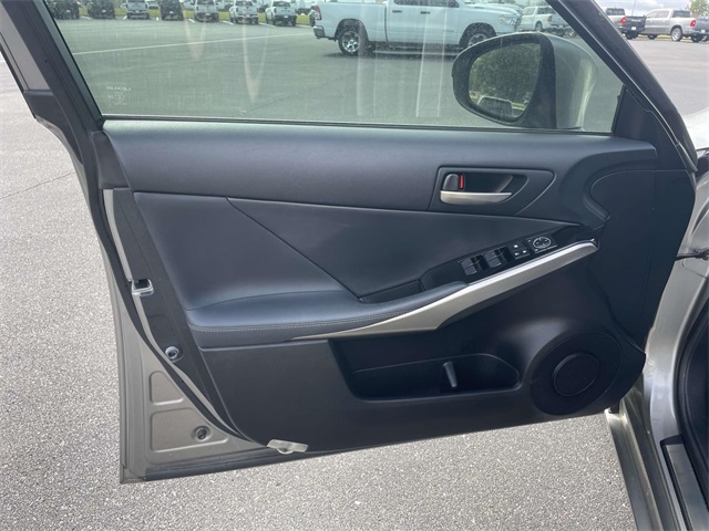 2018 Lexus IS 300 photo 15