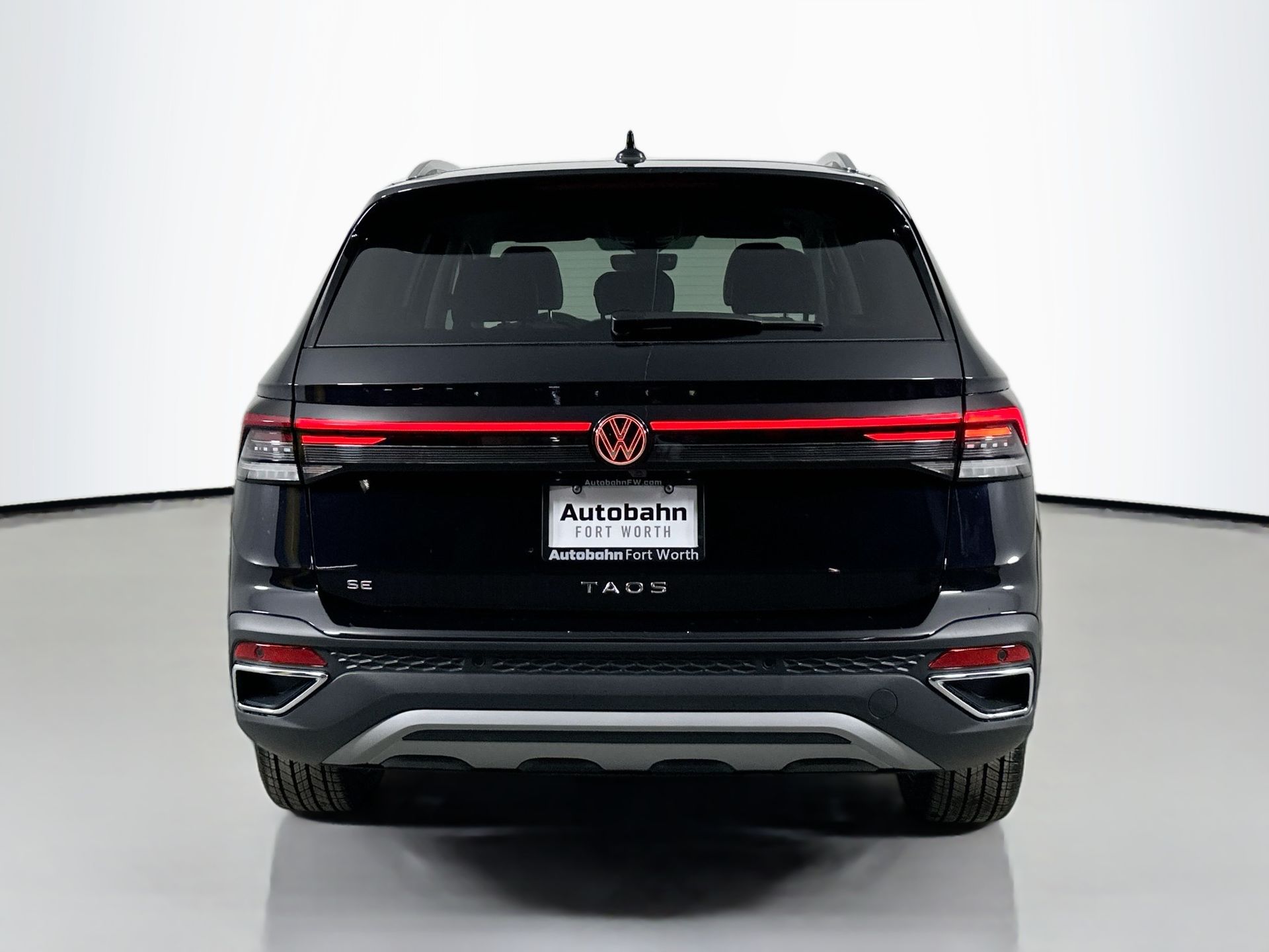2025 Volkswagen Taos SE photo 3