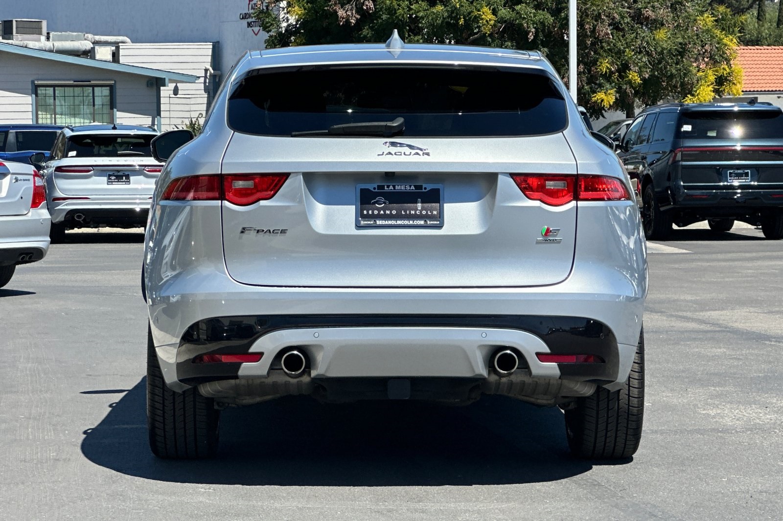 2017 Jaguar F-PACE First Edition photo 4