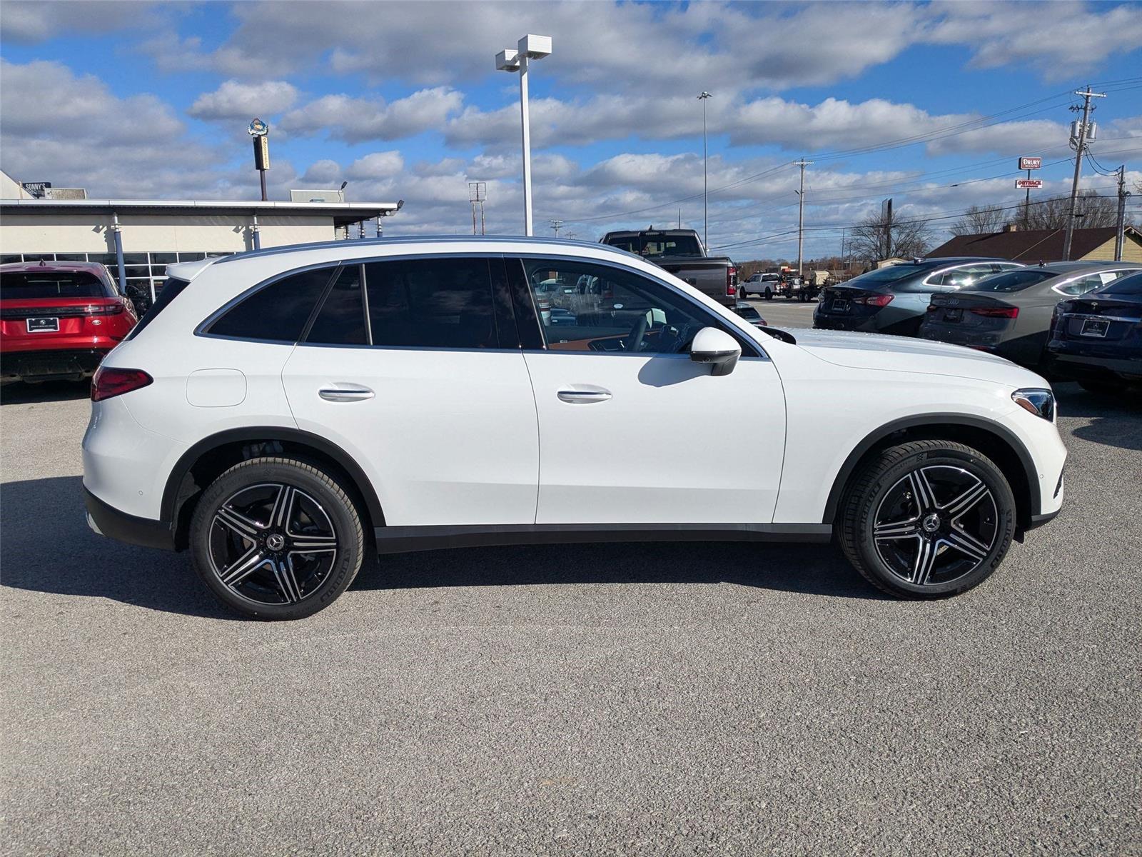 2026 Mercedes Benz GLC 300 4MATIC photo 4