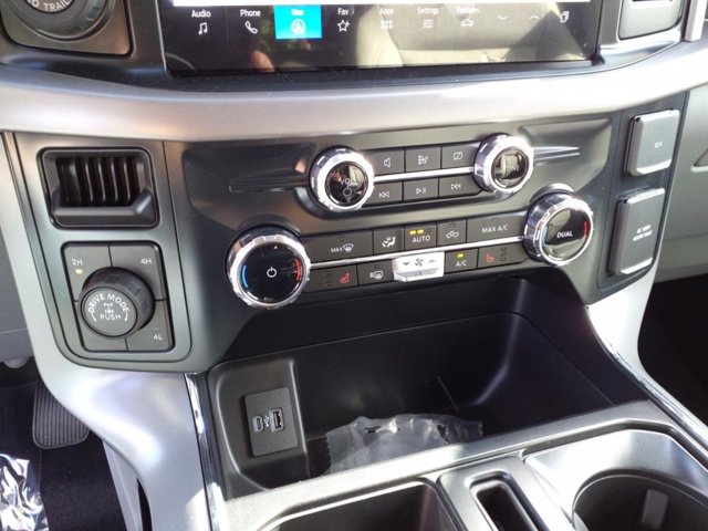 New 2024 Carbonized Gray Metallic Ford XLT image 36