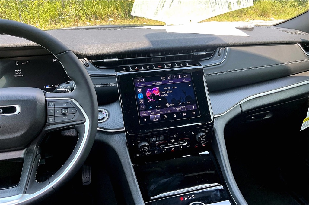 2025 Jeep Grand Cherokee Altitude X photo 4