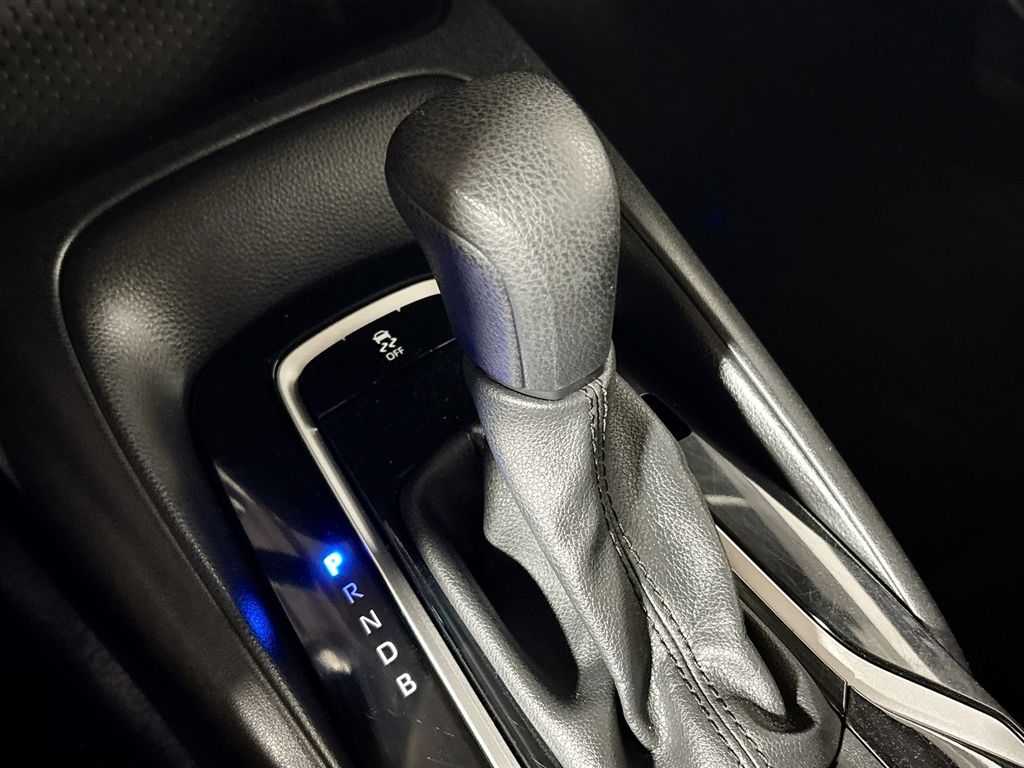 2020 Toyota Corolla LE photo 17