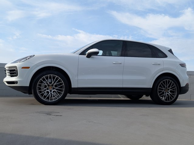 2023 Porsche Cayenne Platinum Edition photo 2
