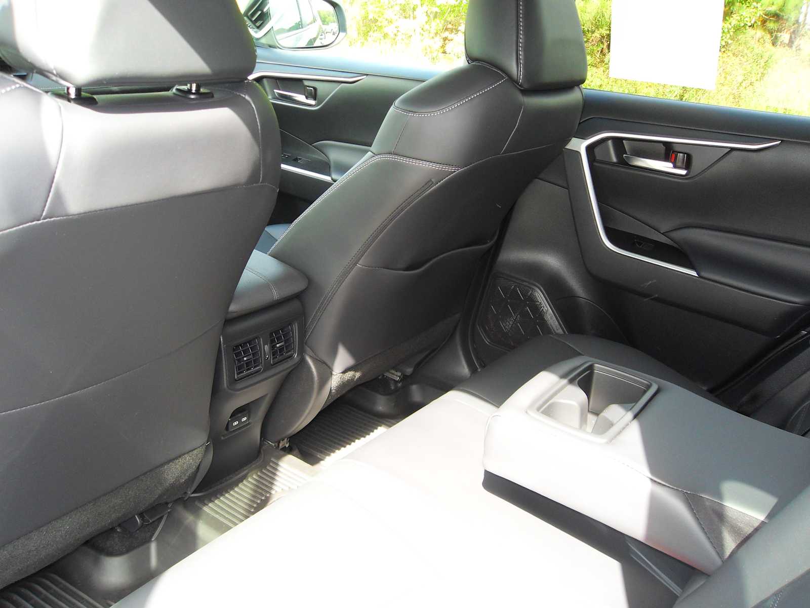 2024 Toyota RAV4 XLE Premium photo 22