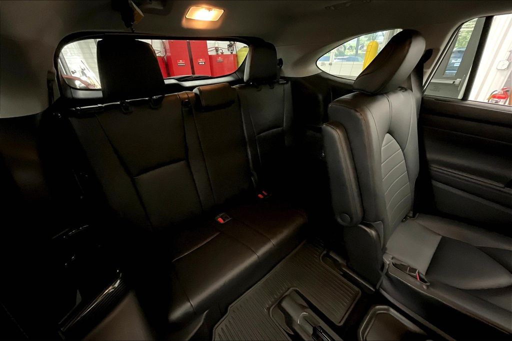 2022 Toyota Highlander XLE photo 27