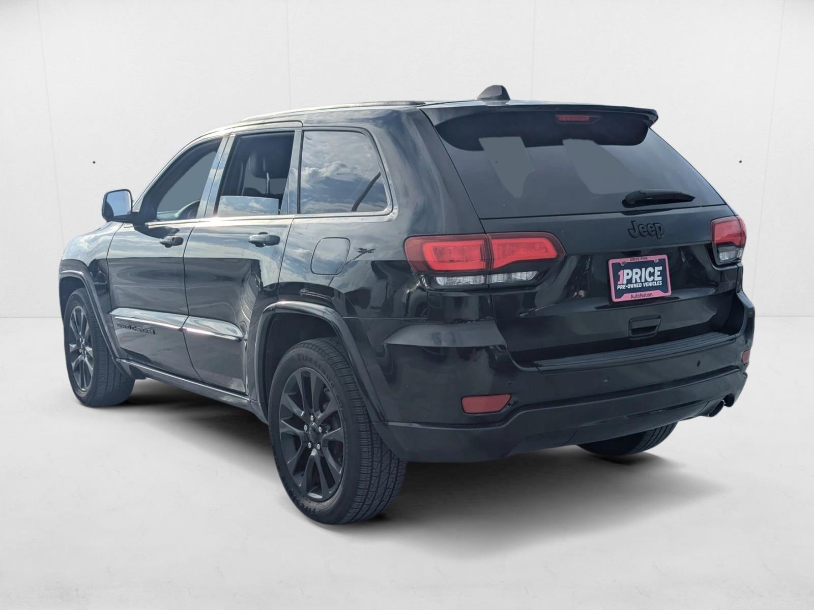 2018 Jeep Grand Cherokee Altitude photo 3