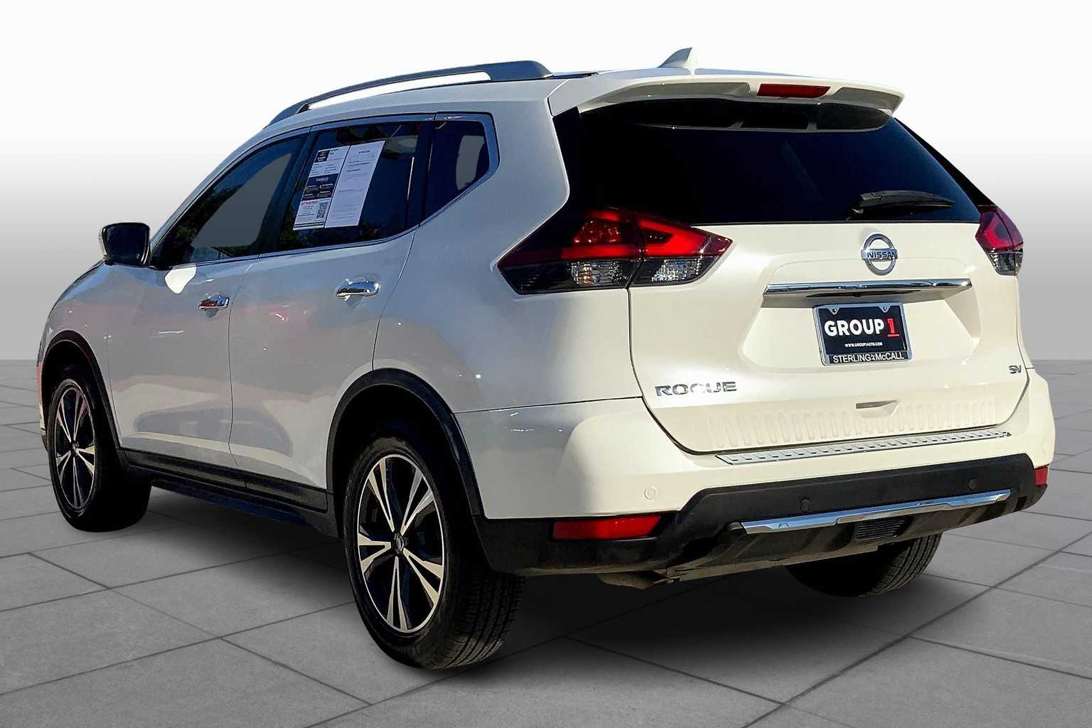 2020 Nissan Rogue SV photo 11