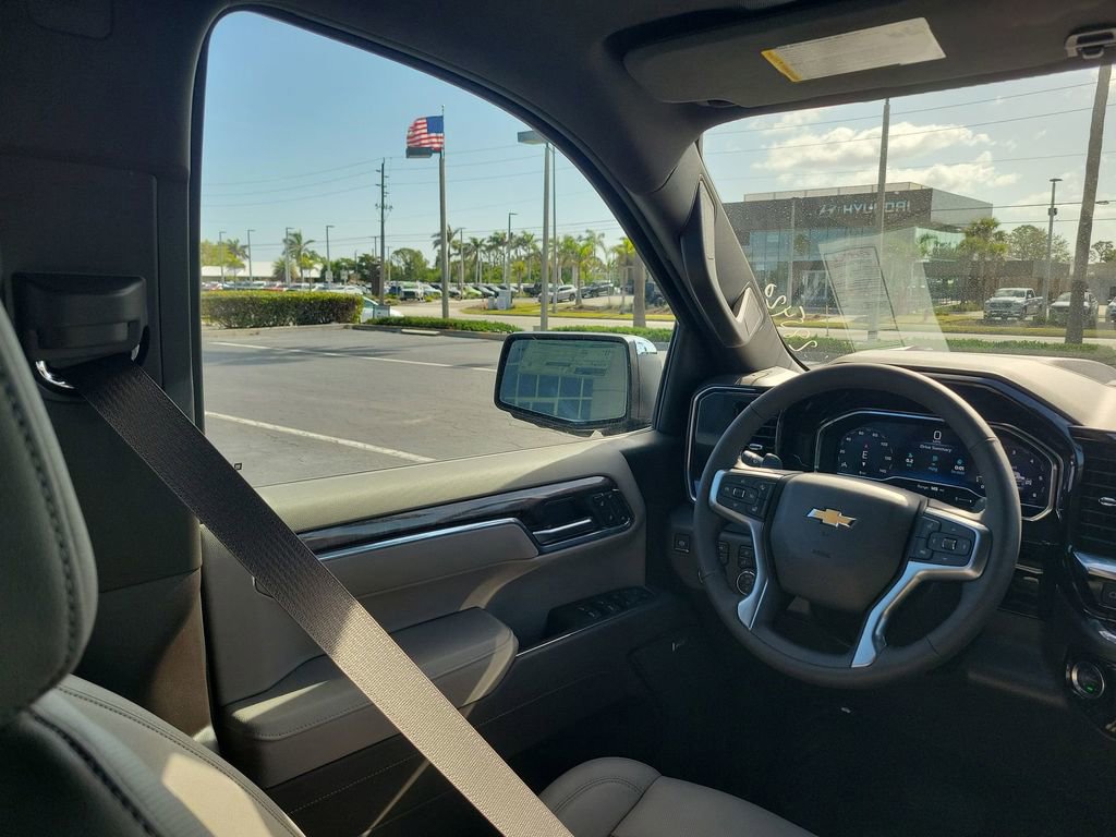 2025 Chevrolet Silverado LTZ photo 12