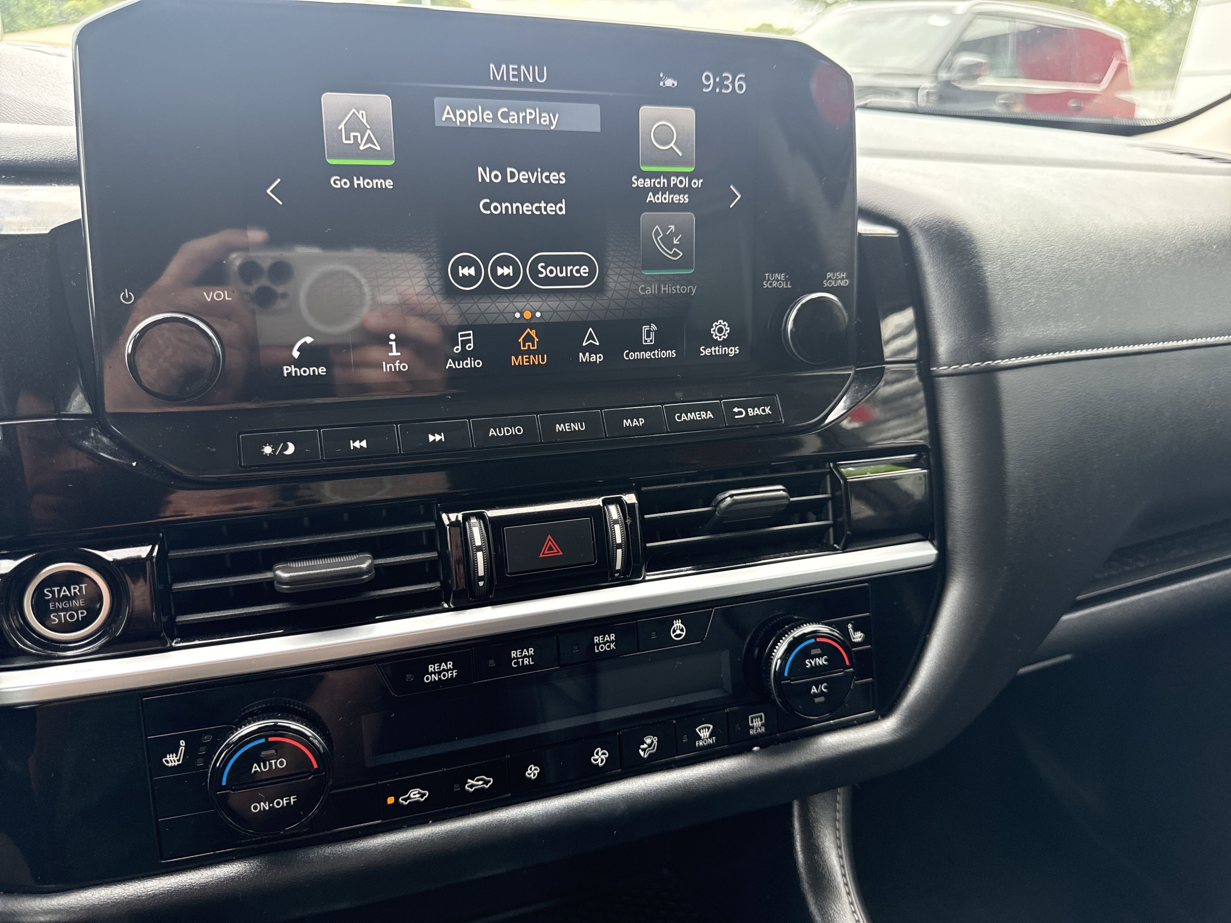 2022 Nissan Pathfinder SL photo 3