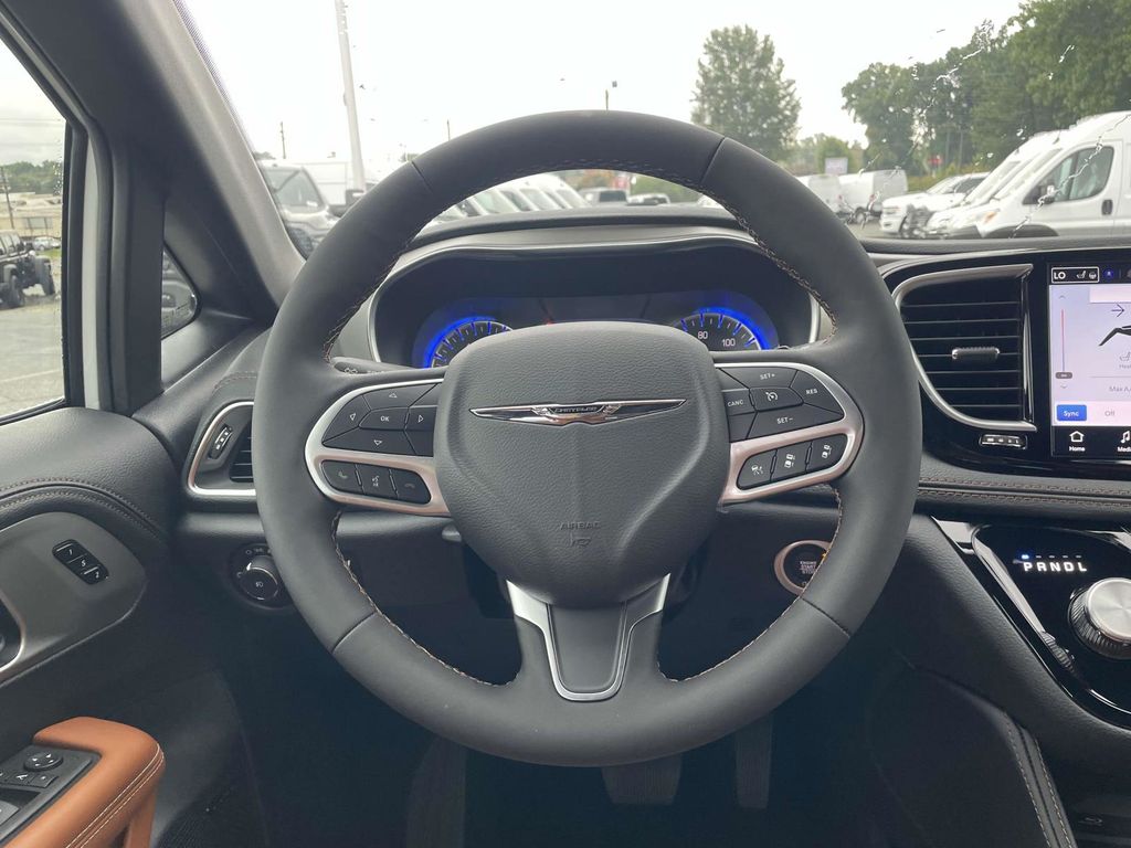 2026 Chrysler Pacifica Pinnacle photo 22