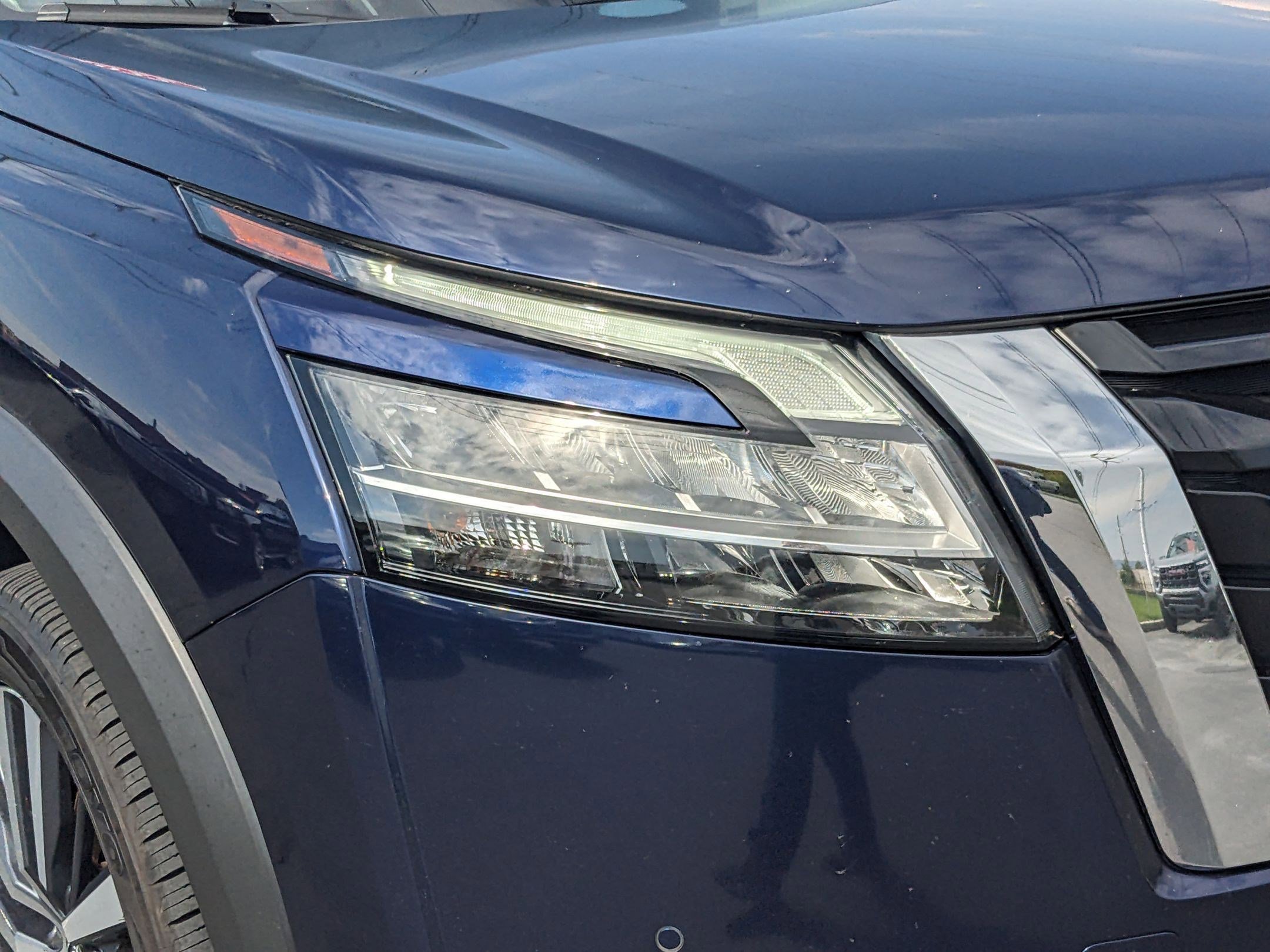 2022 Nissan Pathfinder Platinum photo 4