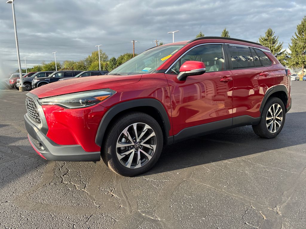 2022 Toyota Corolla Cross XLE photo 3