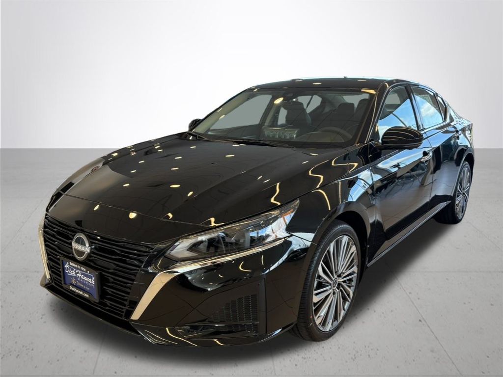 2025 Nissan Altima 2.5 SL photo 2