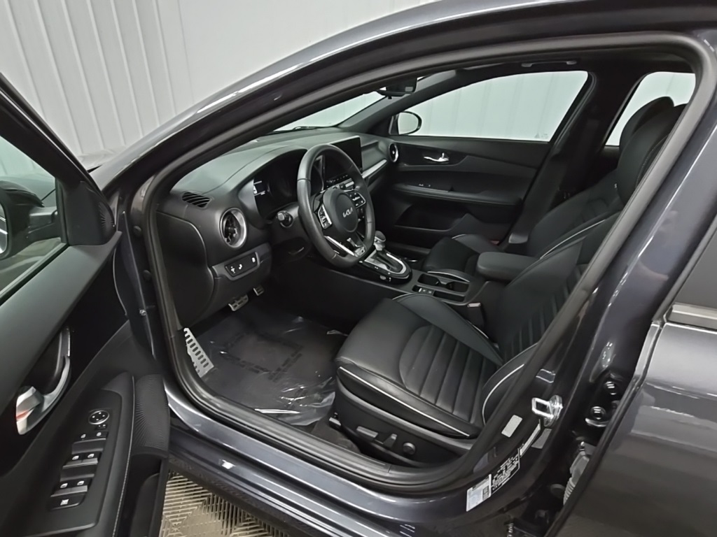2022 Kia Forte GT-Line photo 29