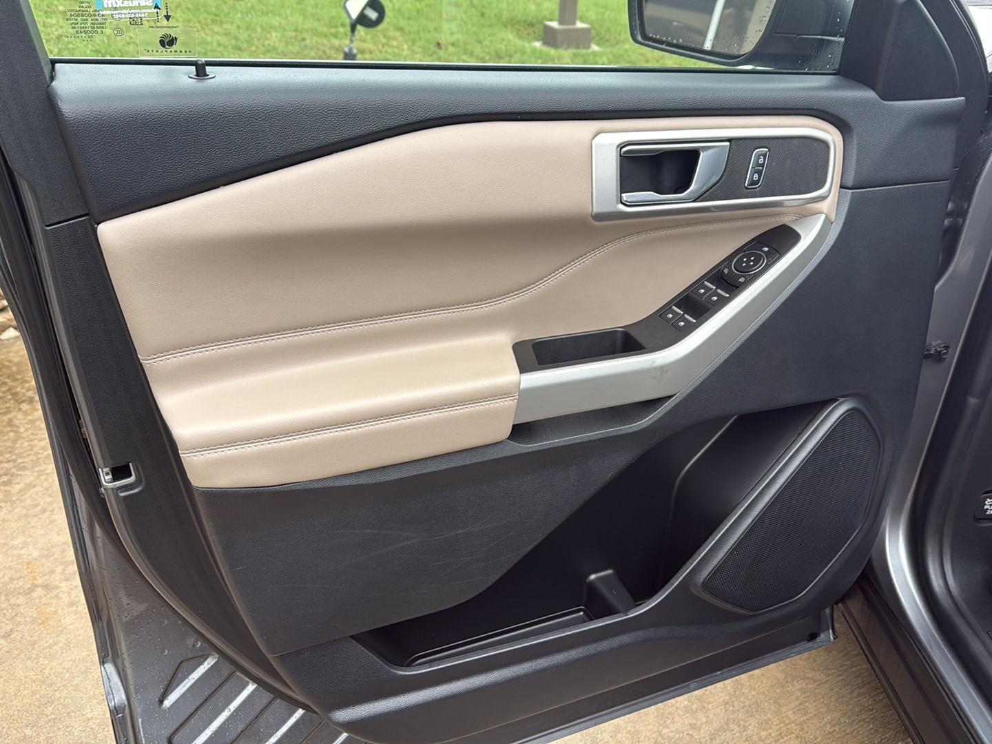 2022 Ford Explorer XLT photo 4