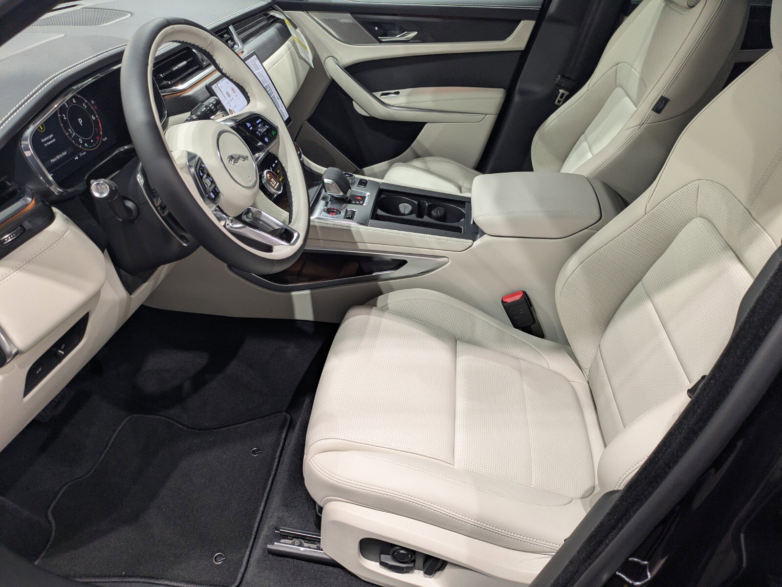 2026 Jaguar F-PACE R-Dynamic S P250 photo 4