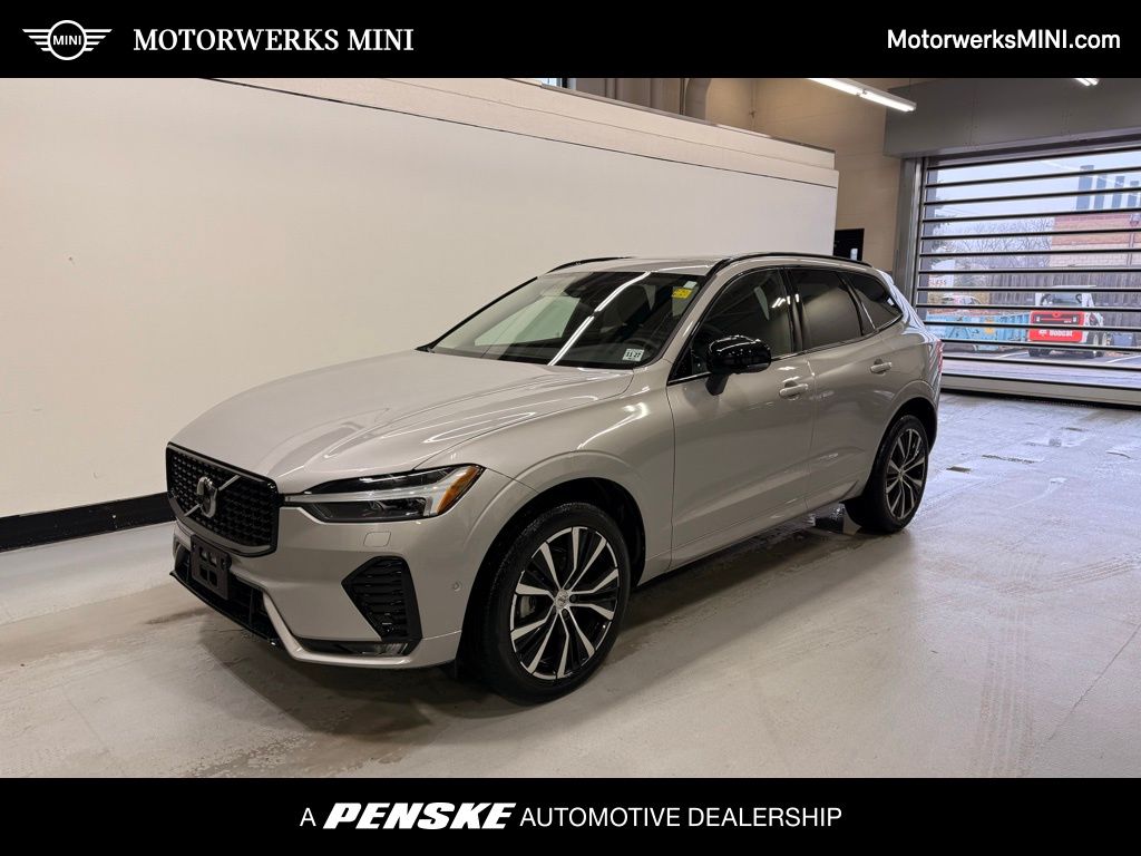 2023 Volvo XC60 Plus's photo