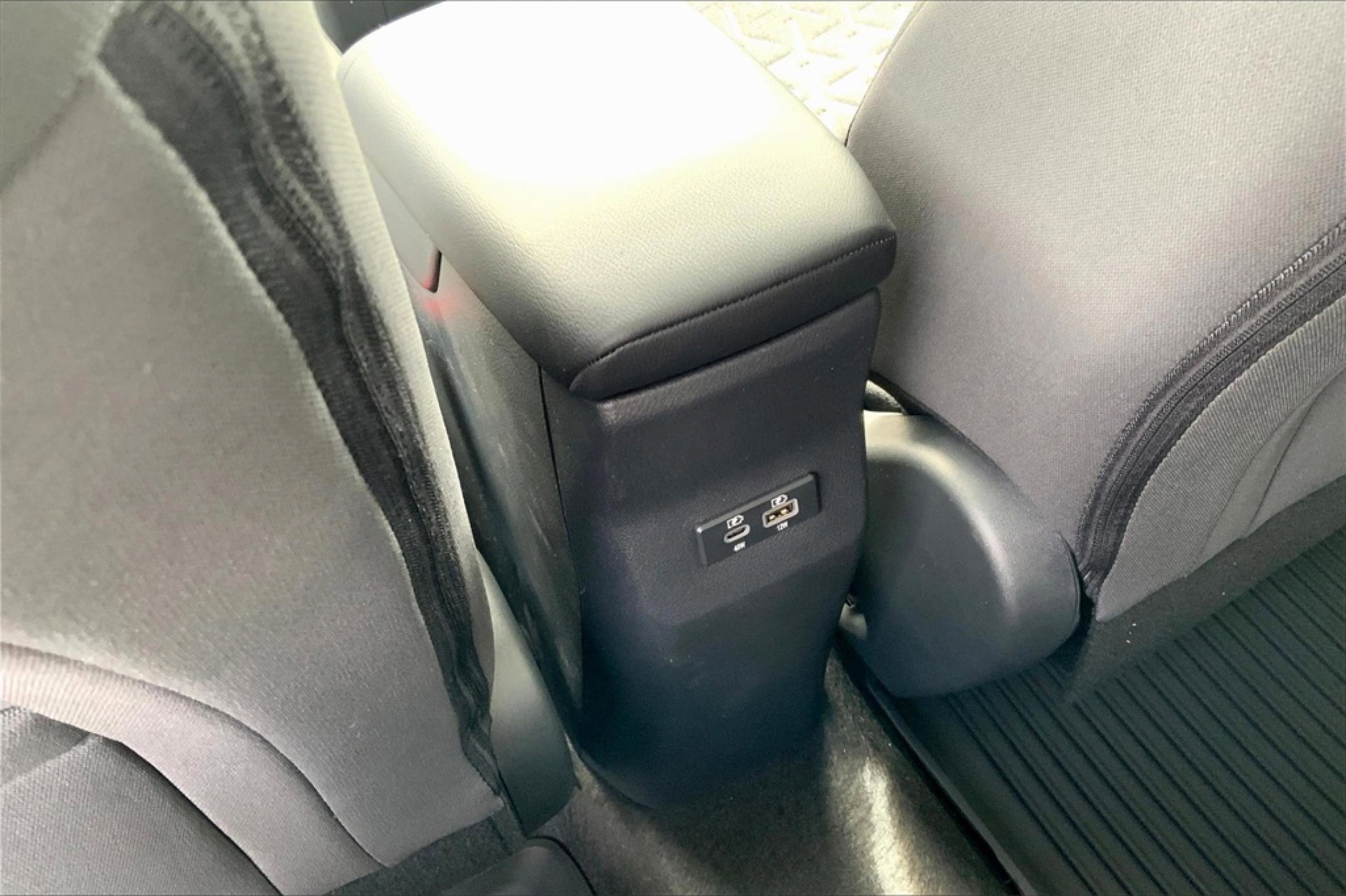 2025 Nissan Kicks SV photo 14