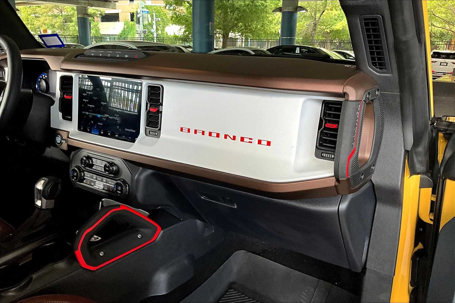 2024 Ford Bronco Heritage Limited First Edition photo 17