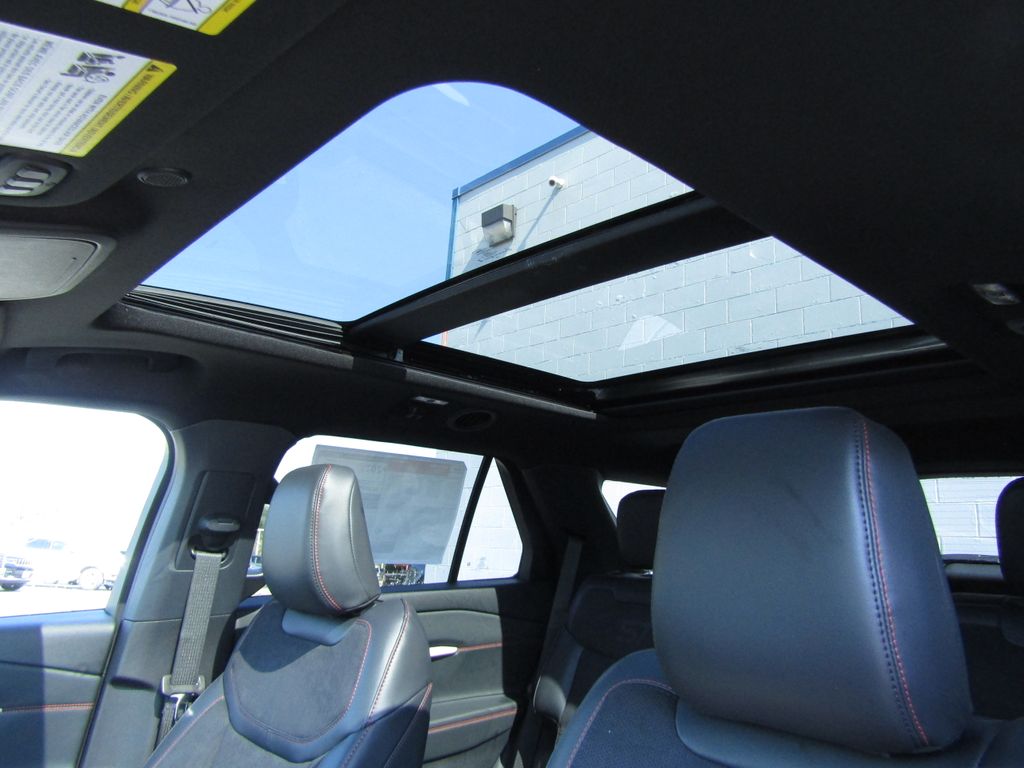 2025 Ford Explorer ST photo 25