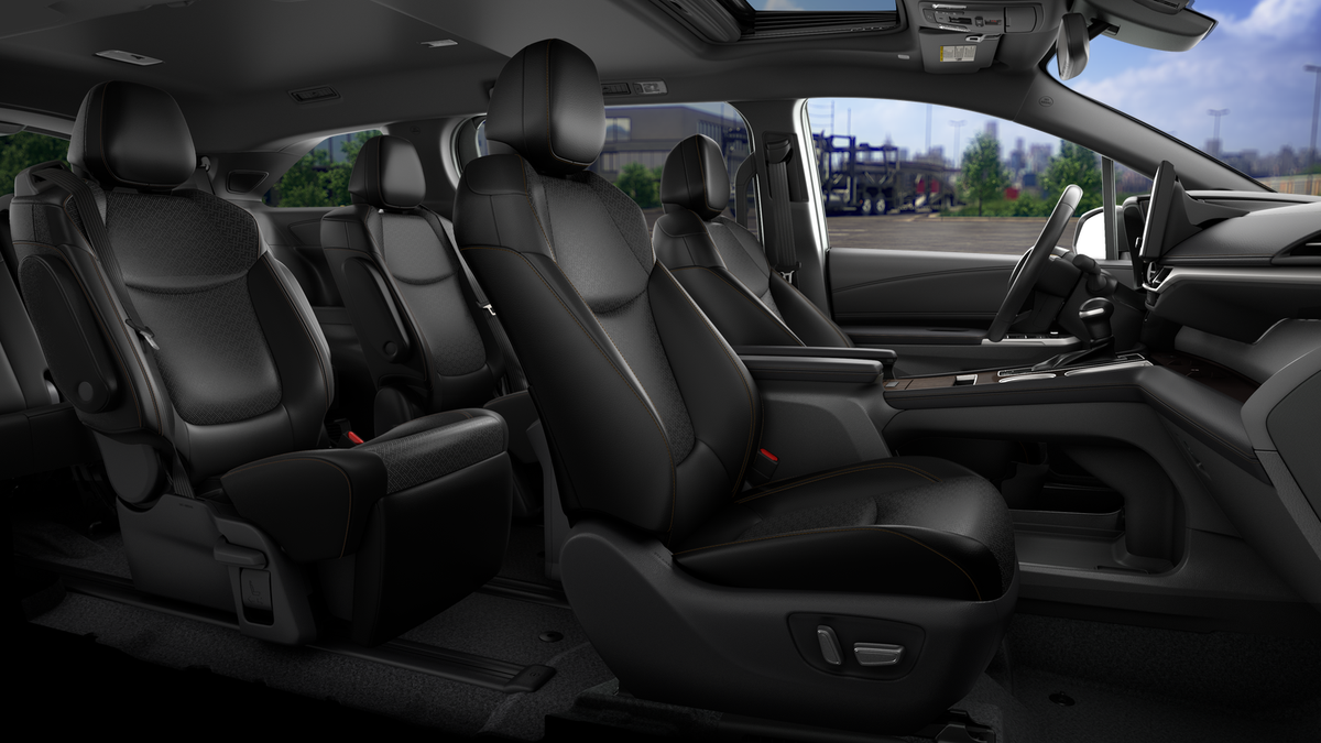 2025 Toyota Sienna Platinum photo 19