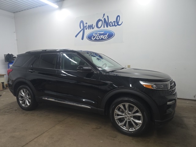 2023 Ford Explorer Limited's photo