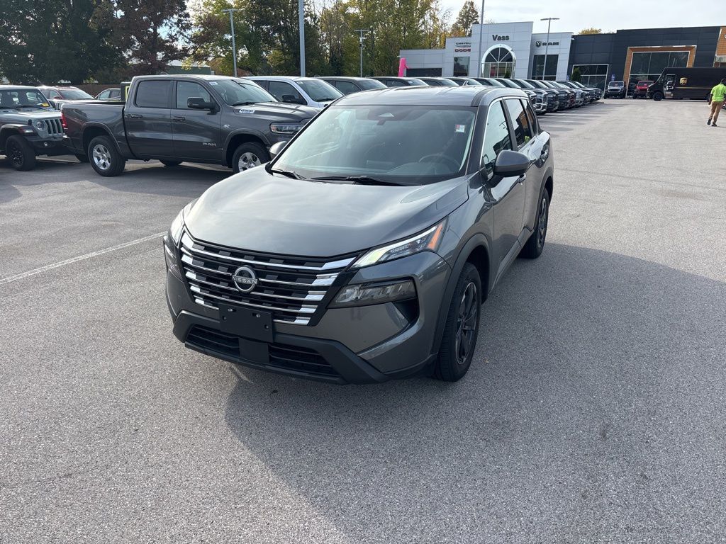 2024 Nissan Rogue SV's photo