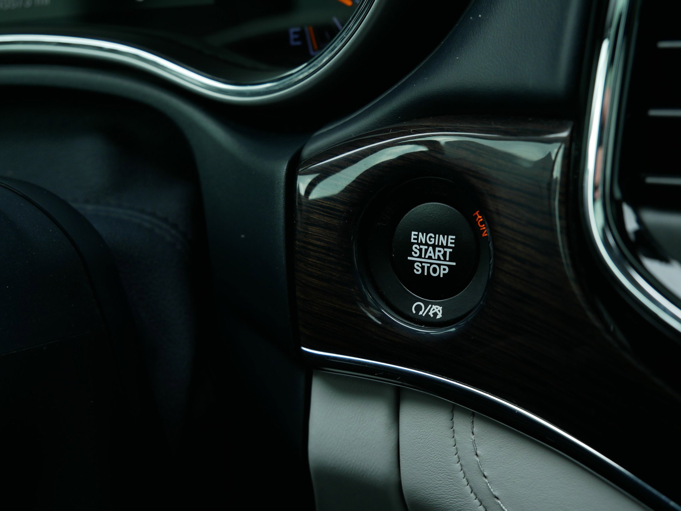 2020 Jeep Grand Cherokee Summit photo 23