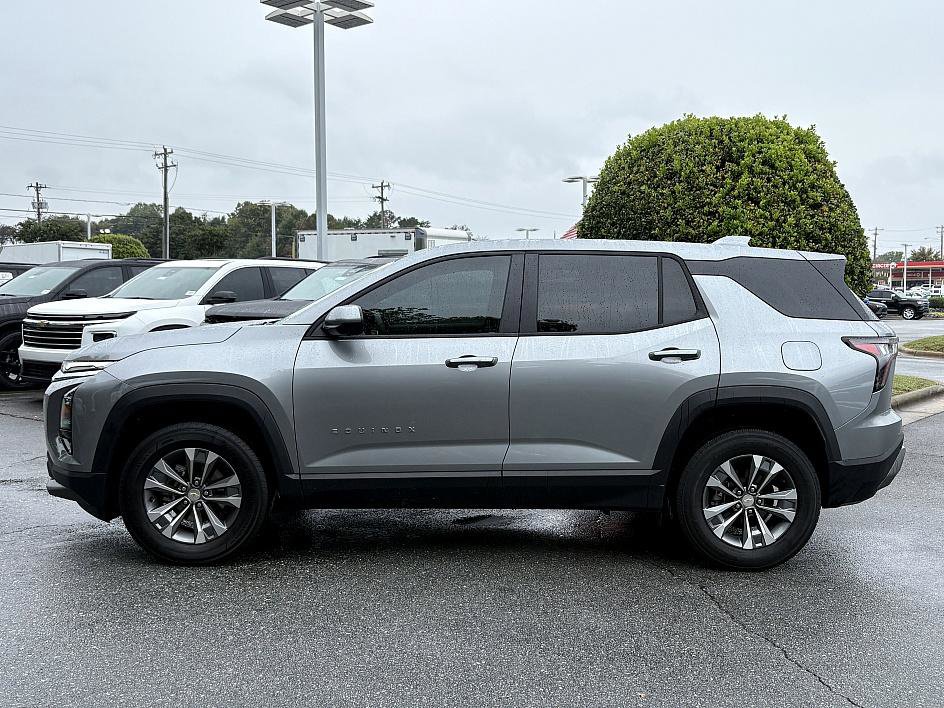 2025 Chevrolet Equinox LT photo 2