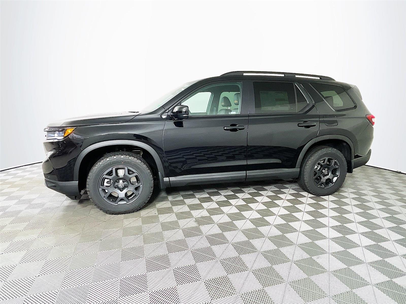2025 Honda Pilot TrailSport photo 2
