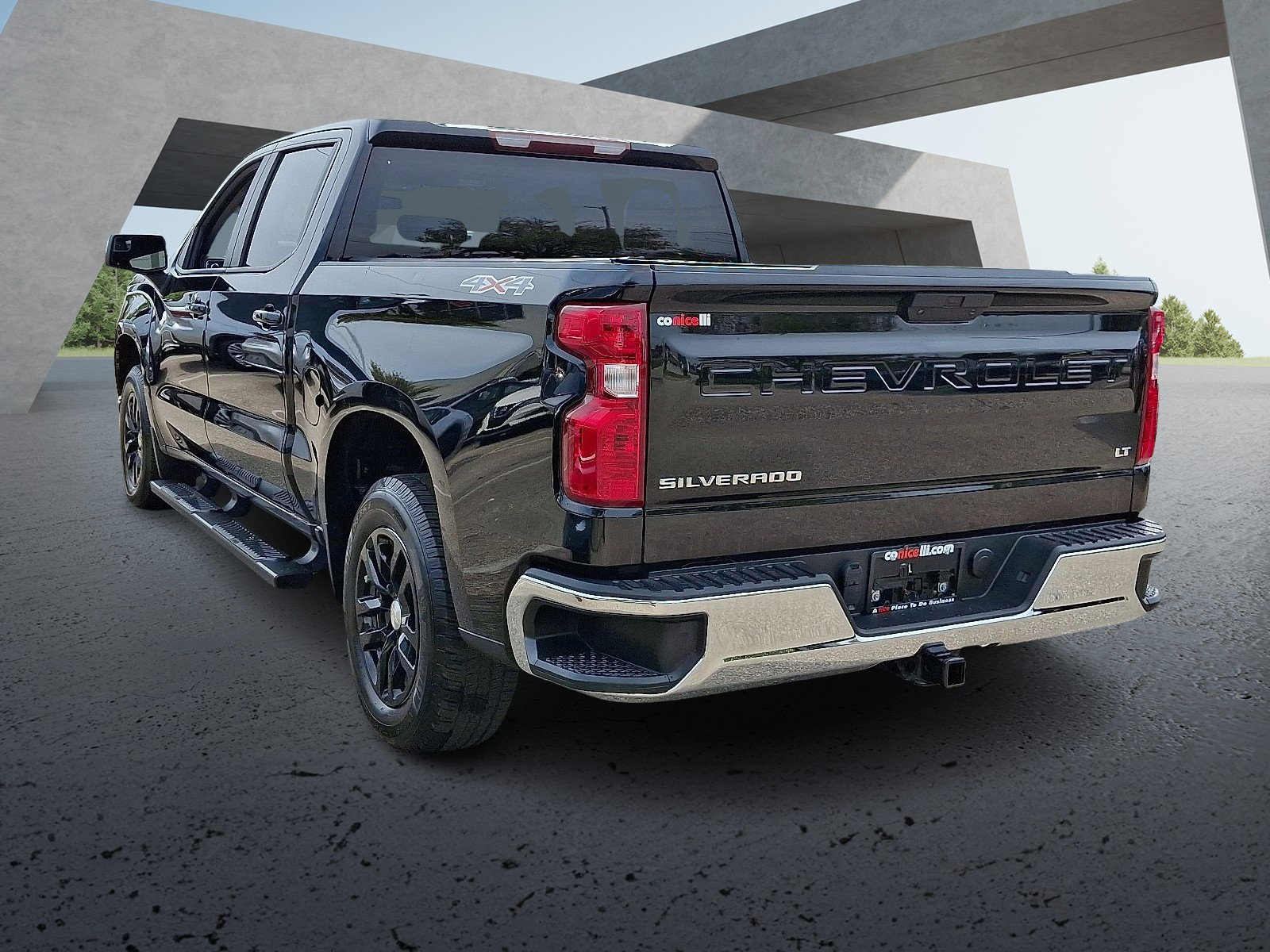 2021 Chevrolet Silverado 1500 LT photo 3