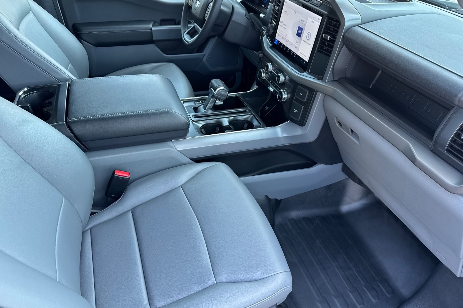 2024 Ford F-150 Lightning photo 13